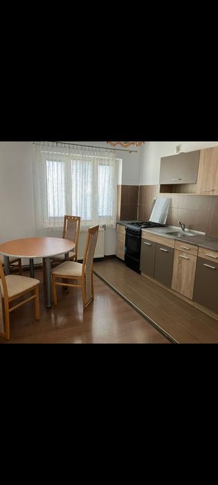 Închirierez Apartament la casă