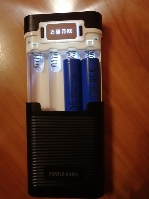 Външна батерия /кутия за батерии  AA