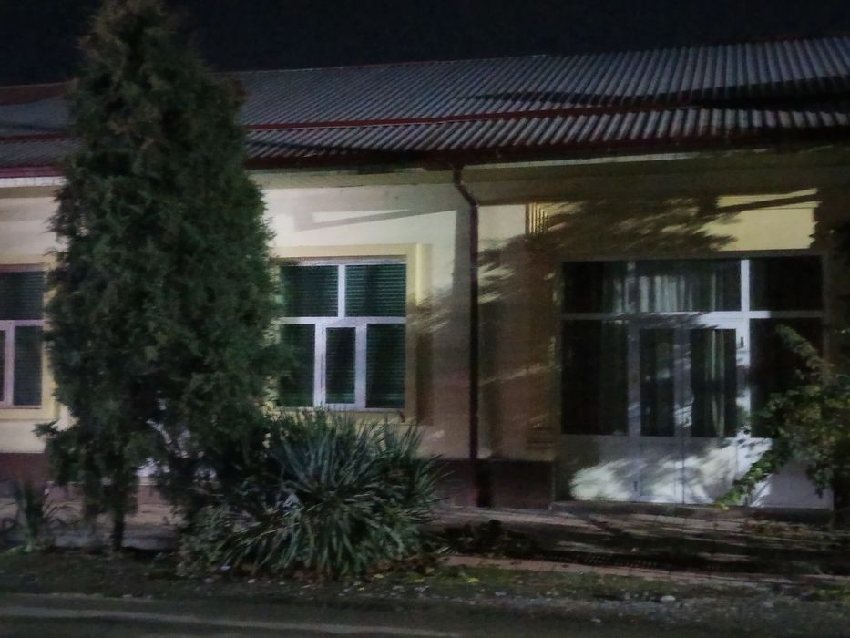 Жомбой Марказида Ховли Сотилади !