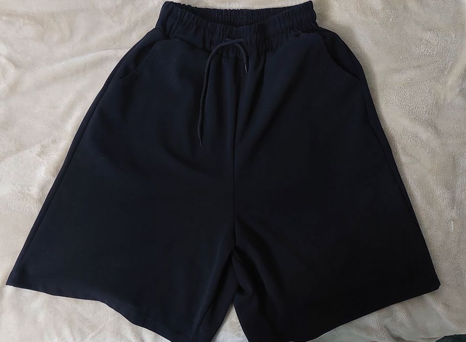 чёрные шорты б/у