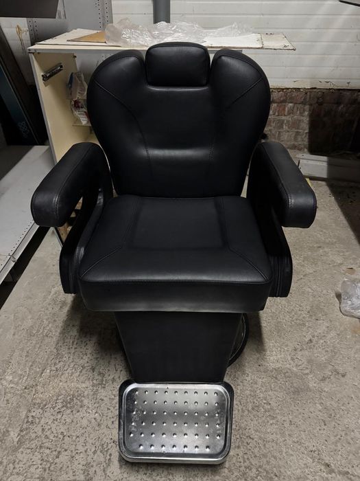 Продам Кресло парикмахера,