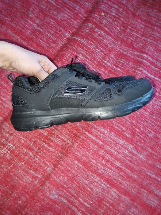 Vand adidasi Skechers lite-weight noi