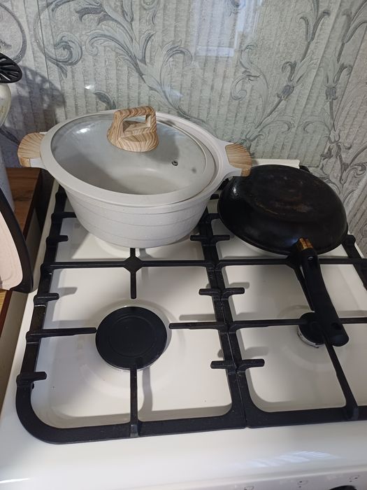 Продам газ плиту