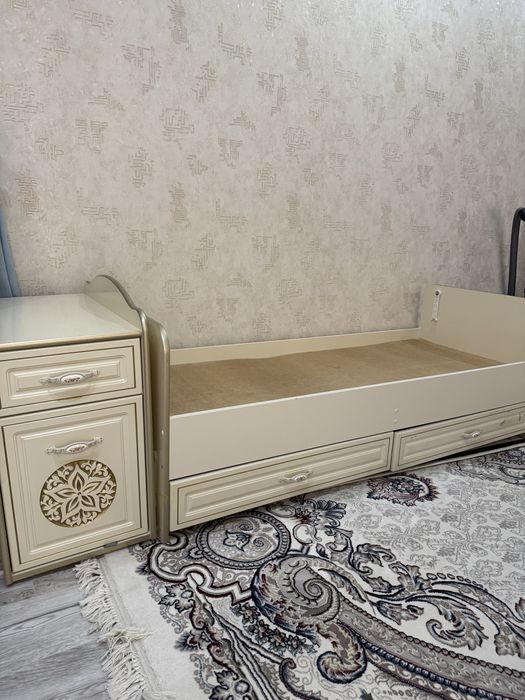 Кровать детская с комодом