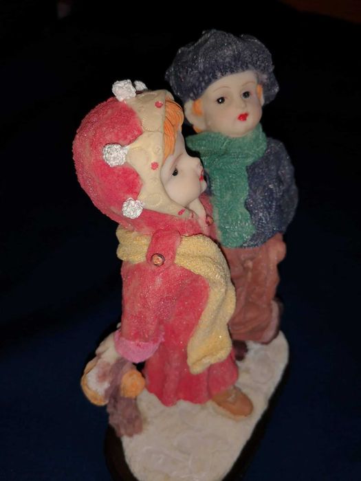 фигурка момче и момиче