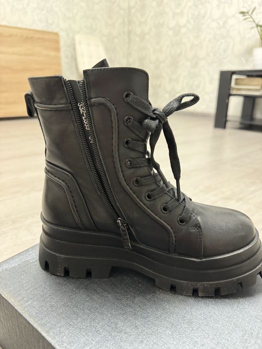 Продам зимние сапоги для девочки