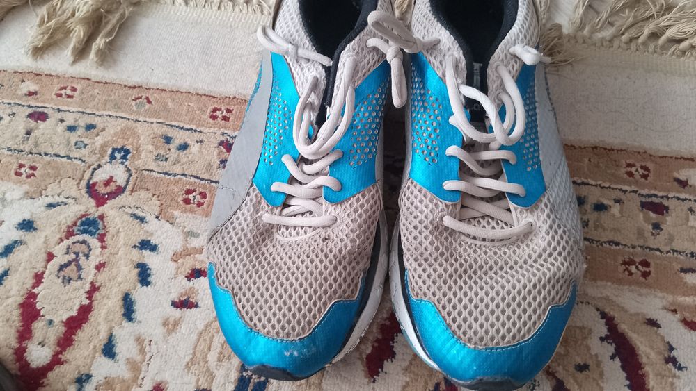 Продам кроссовки и ботинки для рабочих.