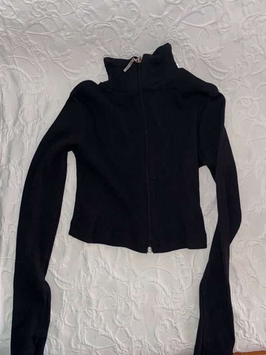 Crop top cu mânecă lungă și fermoar