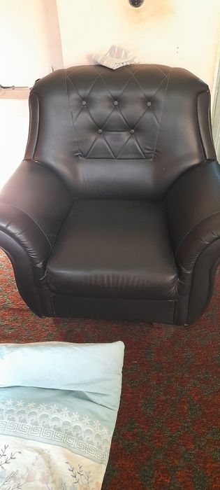 Kreslo divan yahshi xolatda