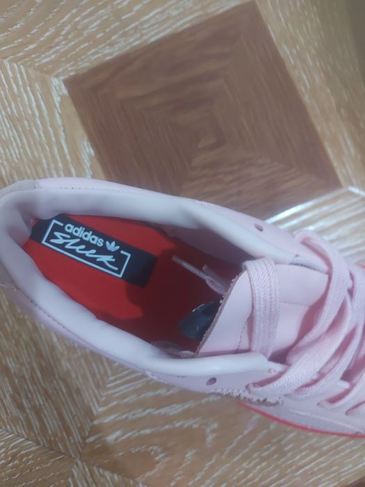 Кроссовки женские