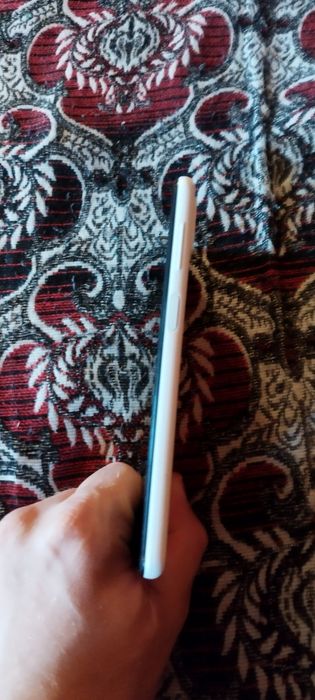 Продавам samsung galaksi a12.