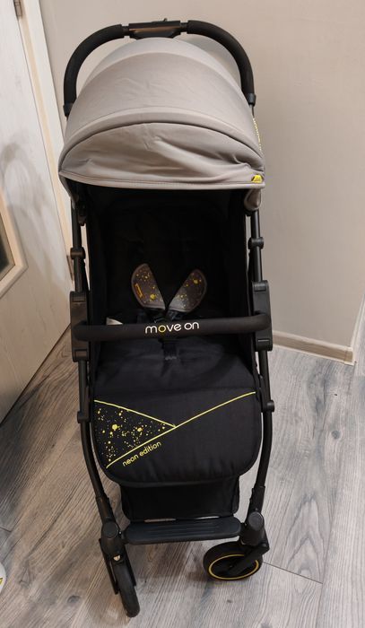 CHIPOLINO Лятна количка MOVE ON
В много добро запазено състояние. Без петна и скъсано. В оригинална опаковка. 
Описание
Характеристики:
• Подходяща з