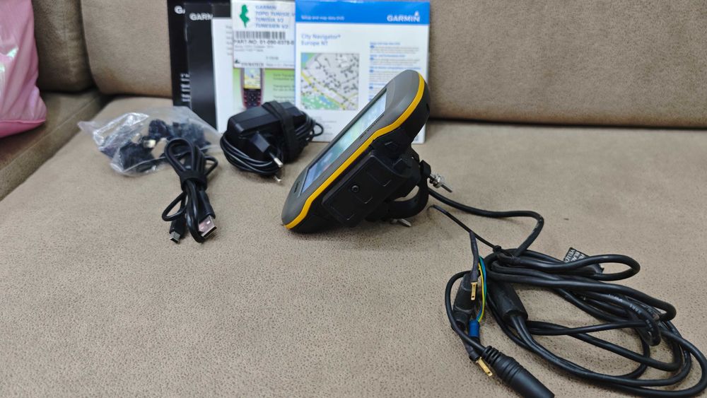 GPS Навигация Garmin Montana 600 със зареждаща стойка RAM монтаж