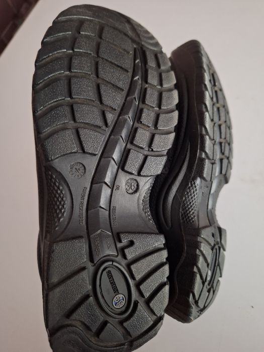 Bocanci cu fier în bot