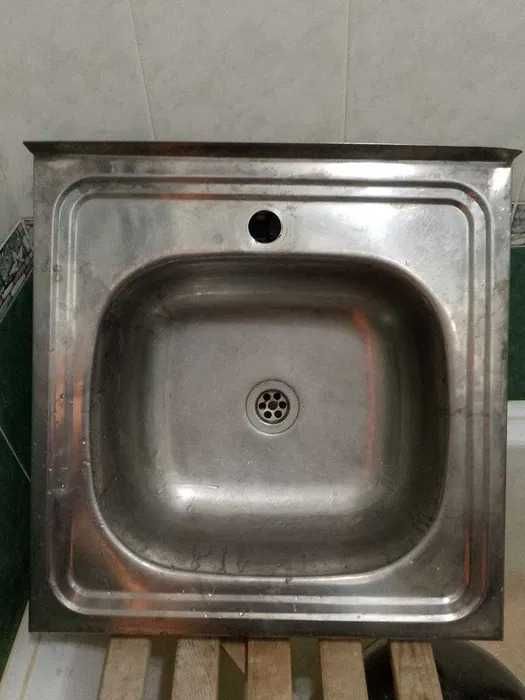 Продается мойка раковина для кухни из нержавейки 50 х 50