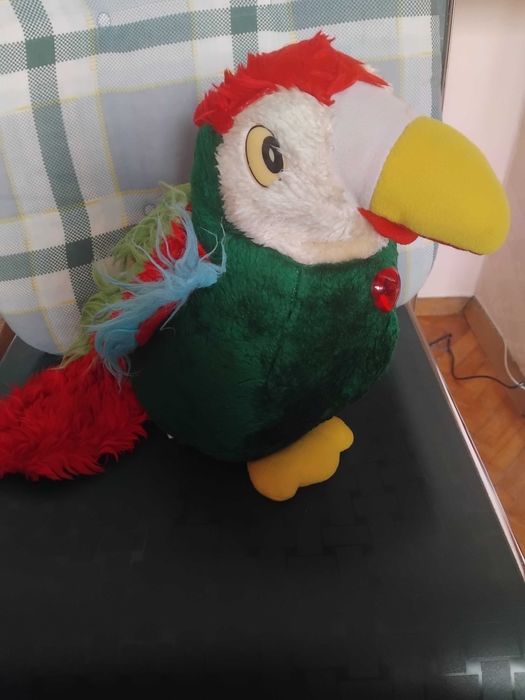 Голям плюшен папагал