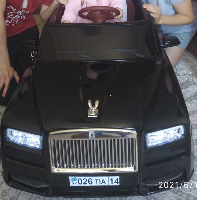 Продам детскую машинку работает