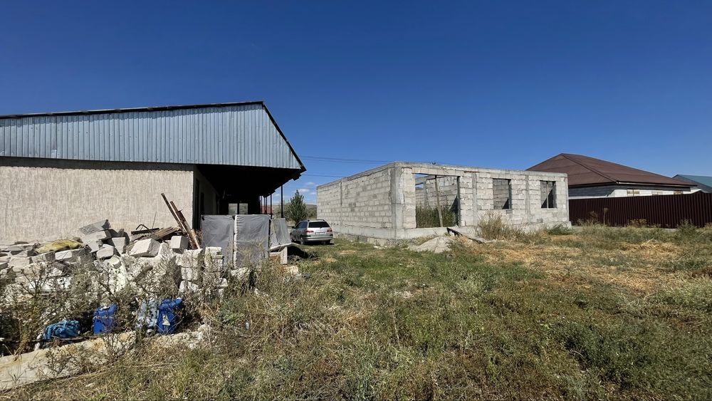Продам не достроенный дом с врменякой