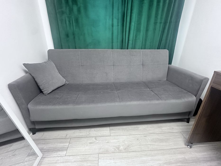 Canapea extensibila cu lada depozitare.