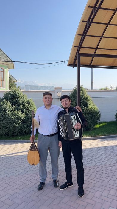 Домбра баян  гиттара  Әнші  музикант