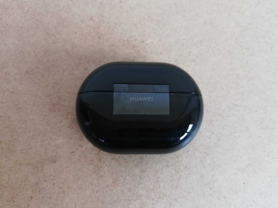 Huawei FreeBuds Pro зарядна кутия