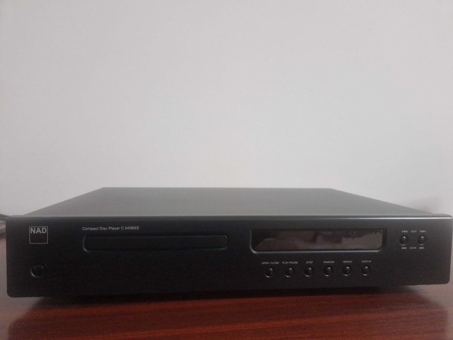 NAD C545BEE – CD player audiofil, stare perfectă de funcționare
