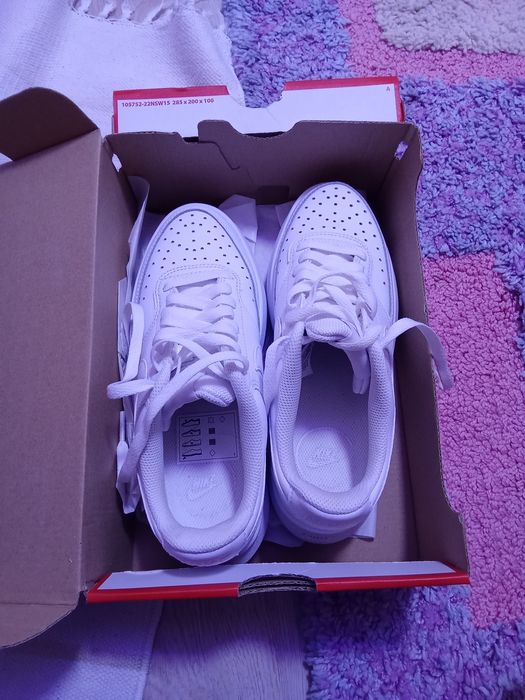 Vând Nike Air Force 1