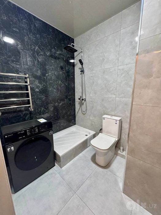 High tech kvartira Bobur Residence