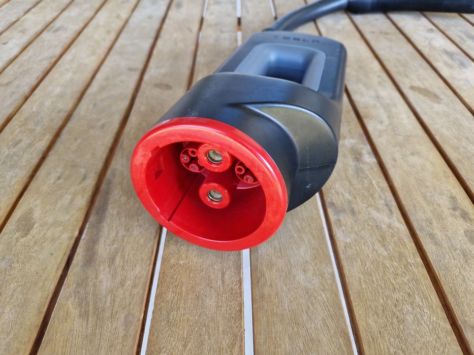 Chademo-NACS адаптер за Тесла Tesla