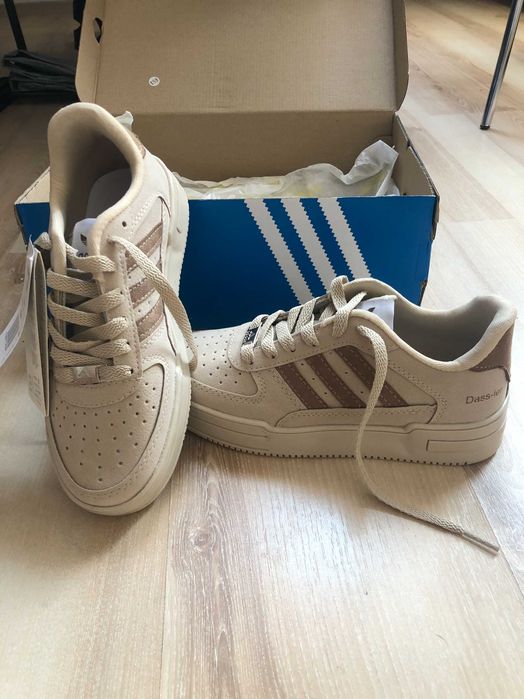 Нови маратонки Adidas, номер 36, светло кафяви