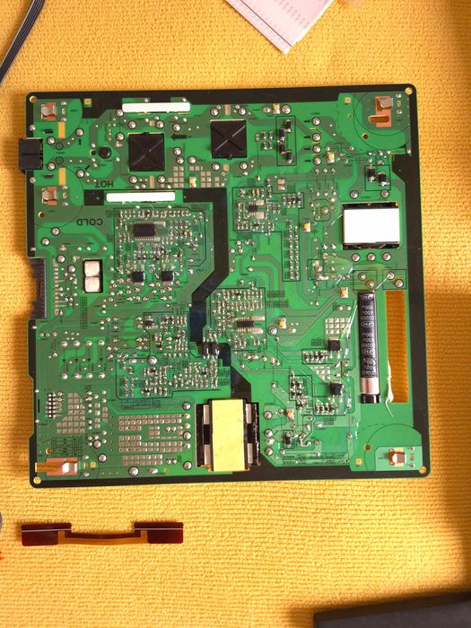 Set componente televizor QLED Samsung 50Q60A 125 cm din anul 2021