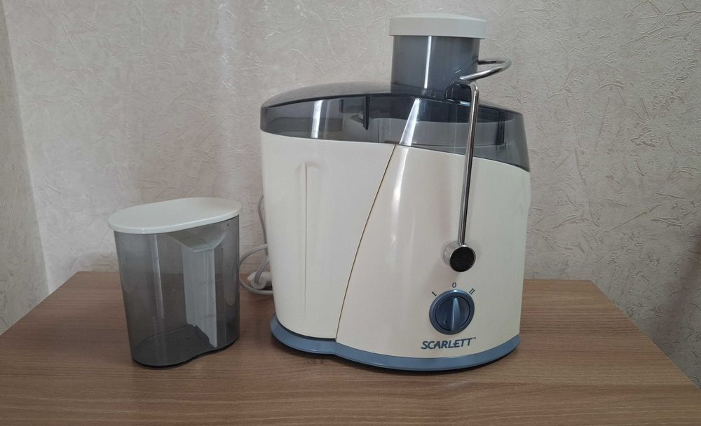 Соковыжималка Scarlett SC-017