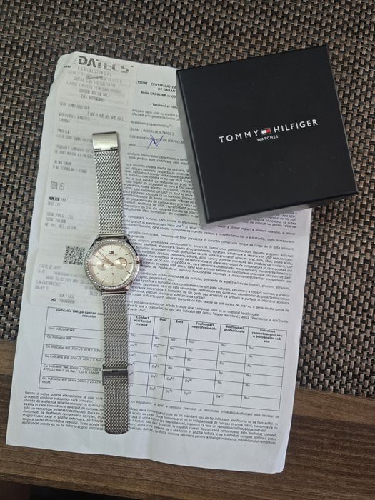 Часовник на марката TOMMY HILFIGER