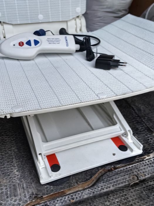 Стол за баня за трудно подвижни хора