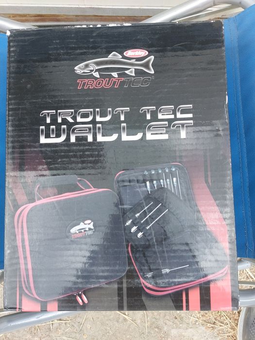 Vând organizator năluci Berkley