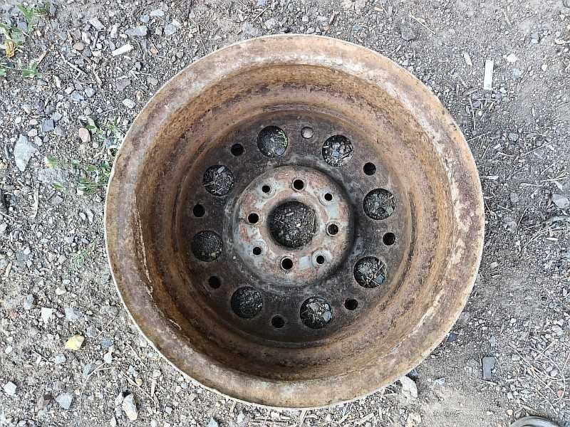 Продам ОДИН оригинальный металлический диск на Ford