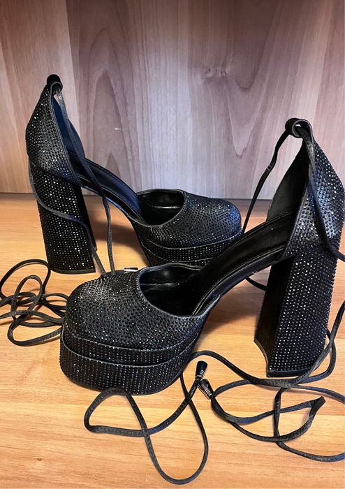 Pantofi cu platforma