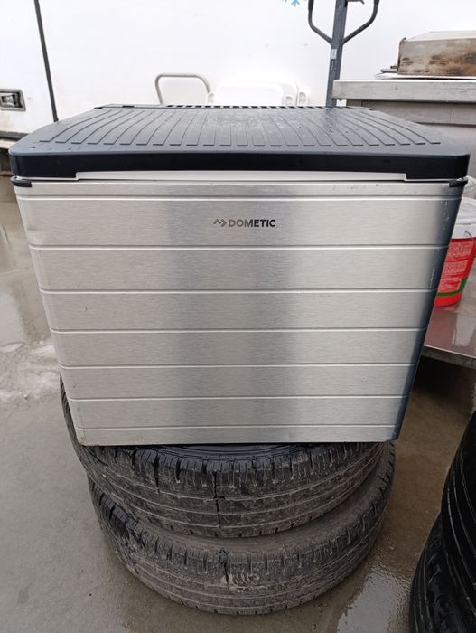 Dometic хладилник 12/220v и газ