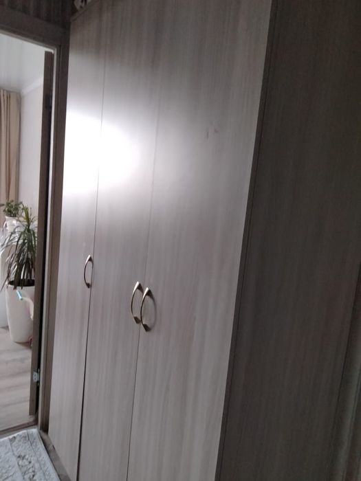 Шкафы трех дверные