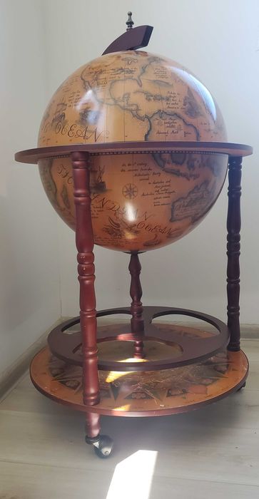 Елегантен глобус-бар