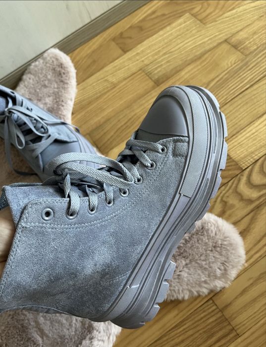 нови обувки converse