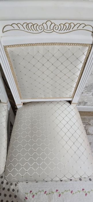 Белая стулья 8 штук