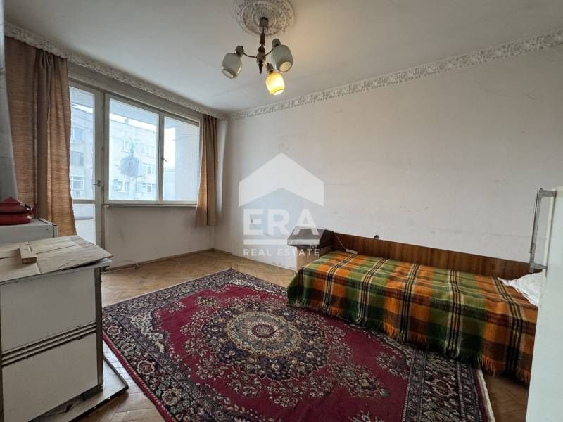 ЕКСКЛУЗИВНО! ЕРА Дръстър предлага за продажба тристаен тухлен апартаме