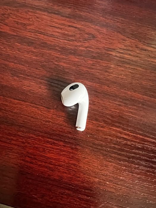 Правое ухо Airpods 3