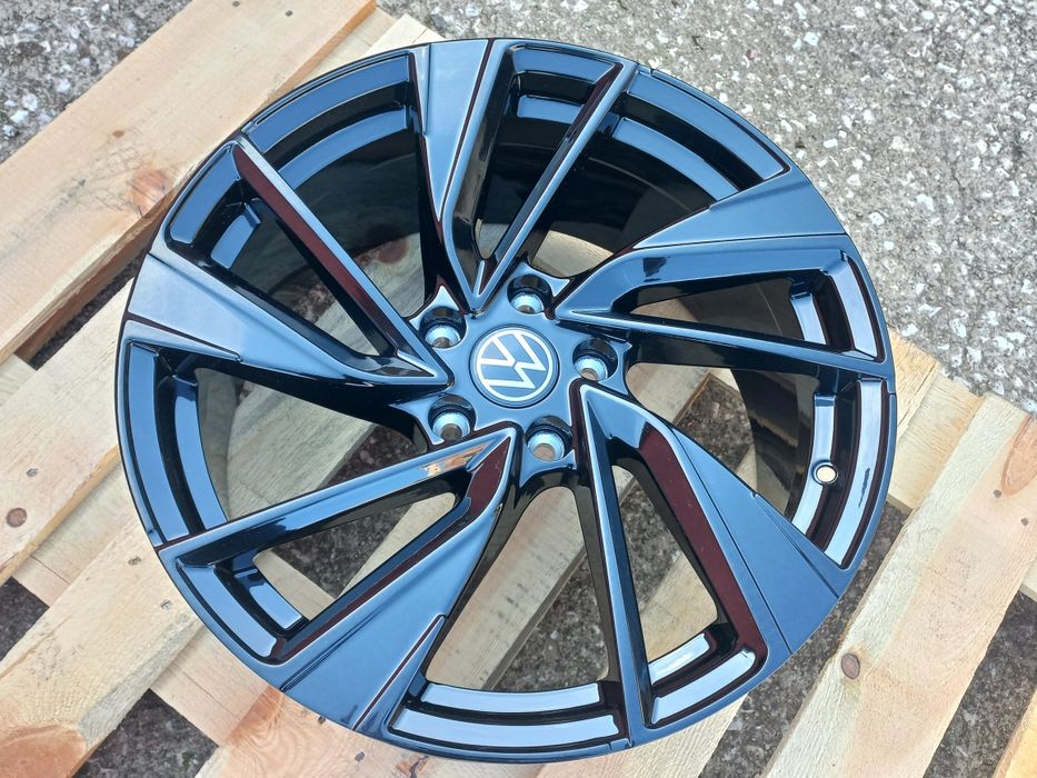 18"VW GTI GTD PIANO BLACK 8ж ет40 Golf Passat Touran Tiguan Seat