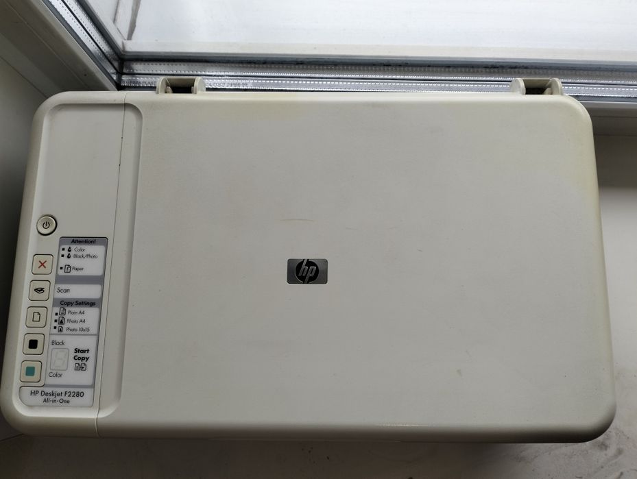 Продам струйный цветной принтер.