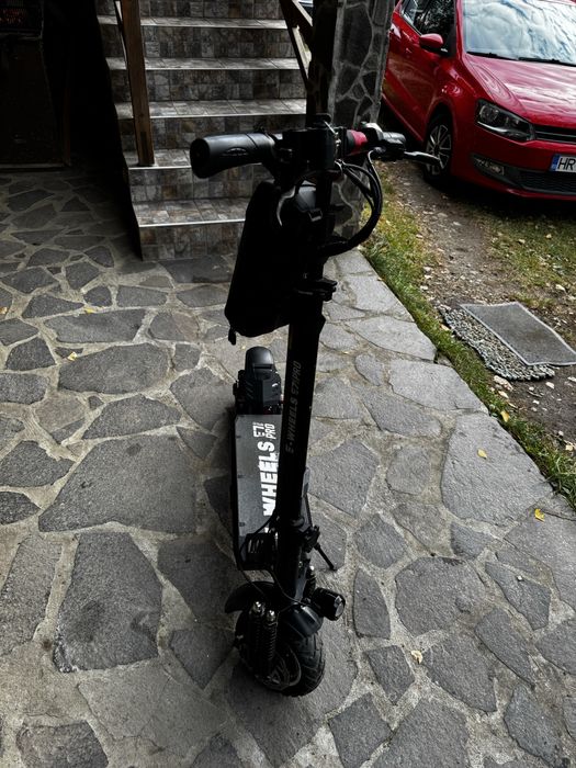 E Wheels E7 Pro electric trotinetā