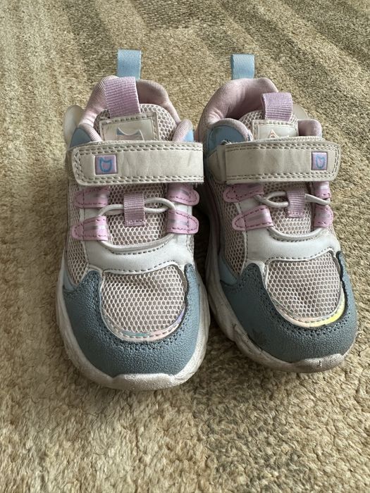 Кроссовки на девочку