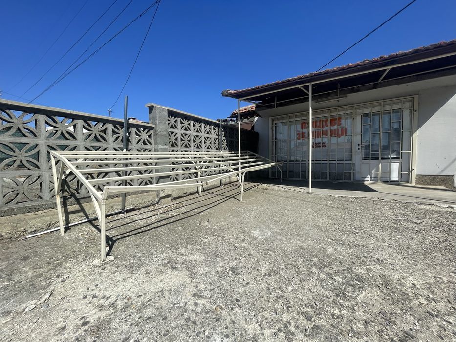 Дава се под наем Магазин в Бургас, Меден рудник - зона Г - 17 кв.м за 165 € - Снимка #1