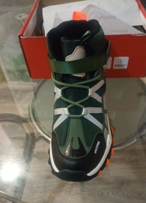 Продам зимние кроссовки